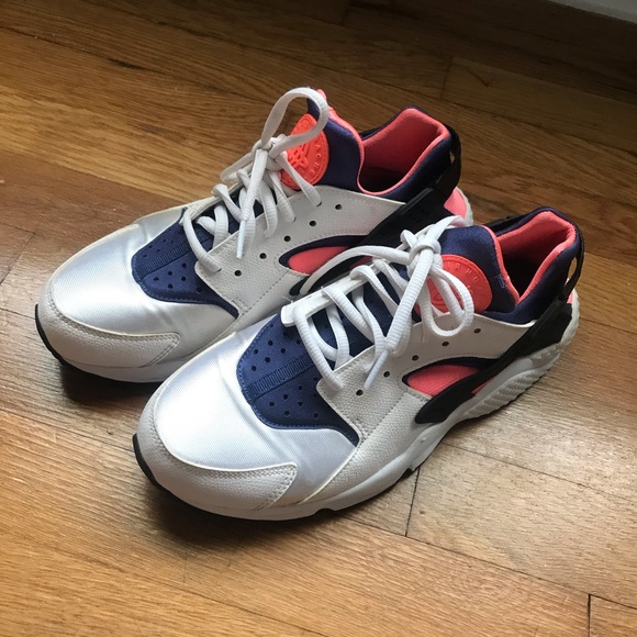 Clean Nike Huaraches - Picture 2 of 9